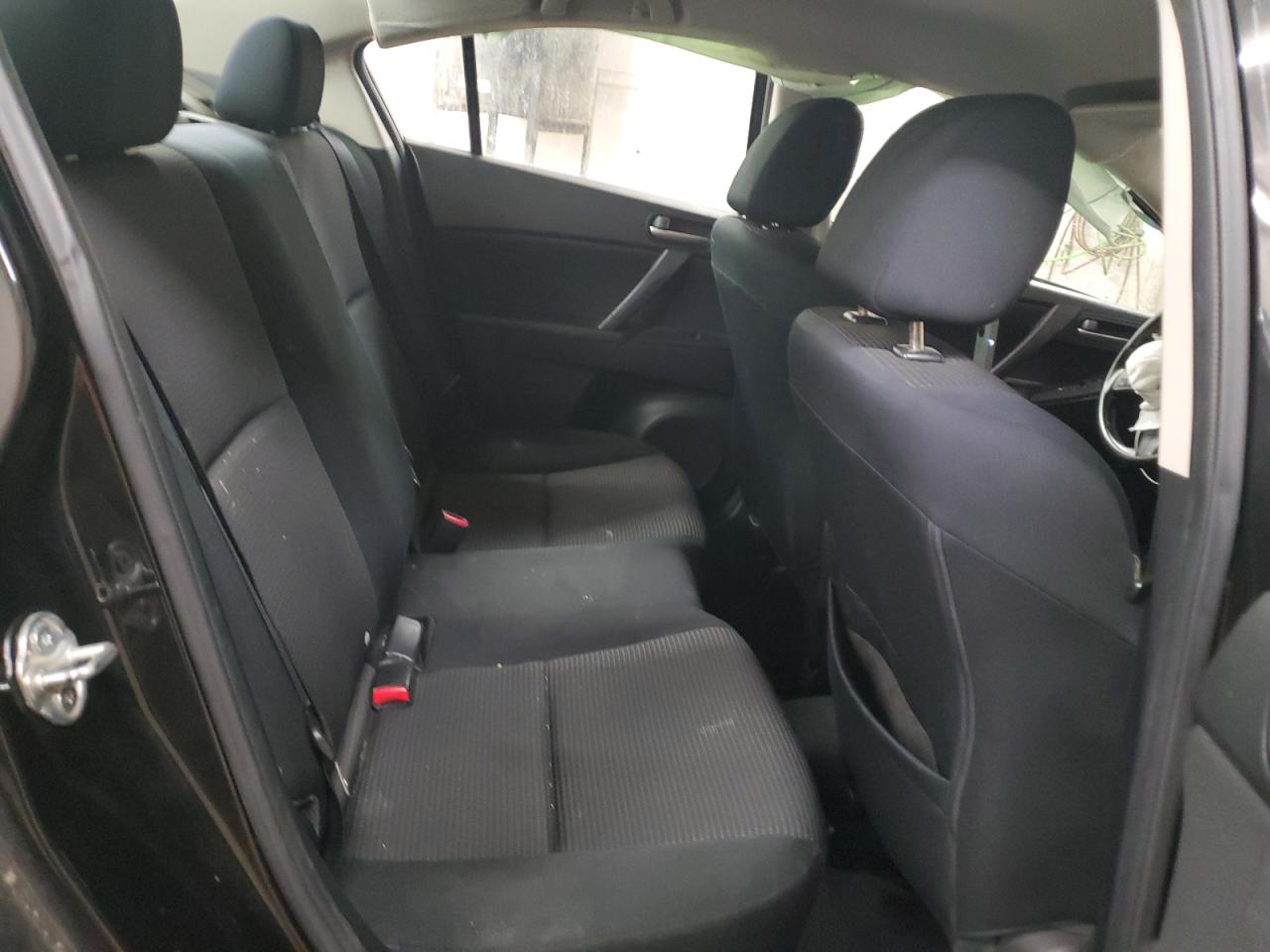 2013 Mazda 3 - Image 10