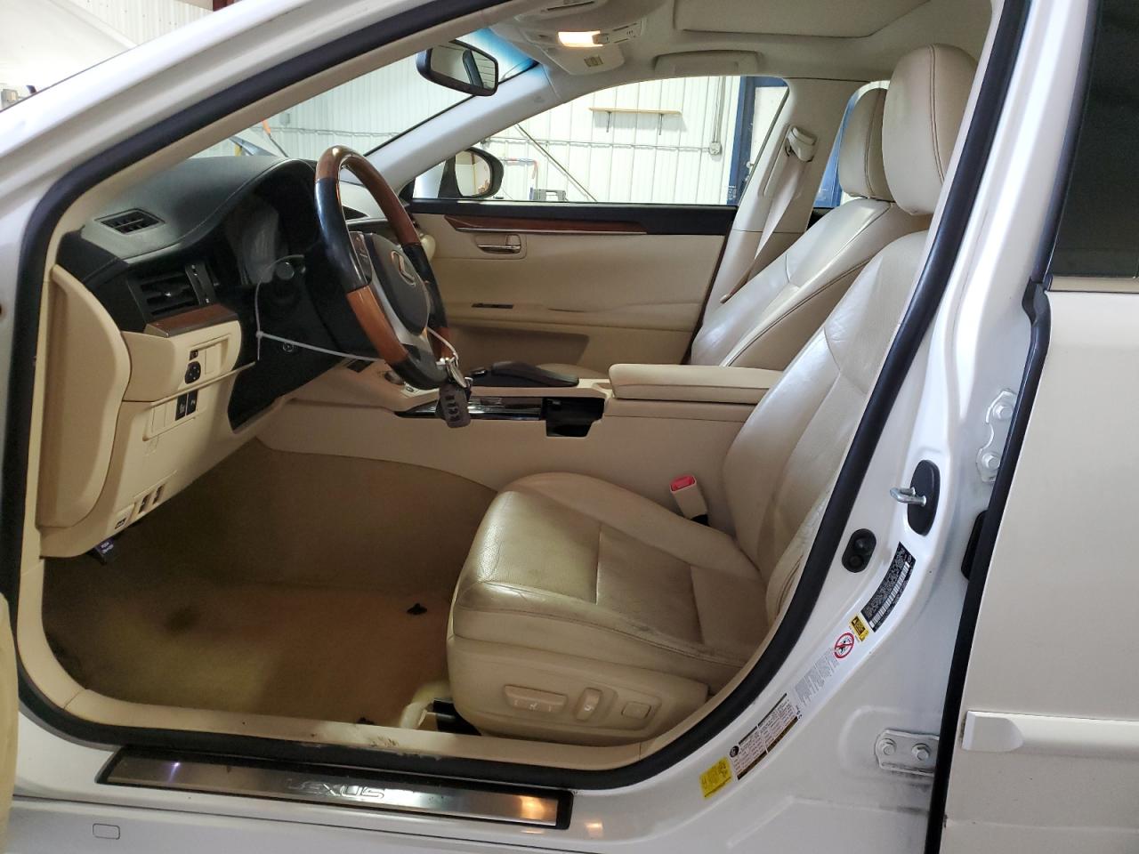 2015 Lexus ES - Image 7