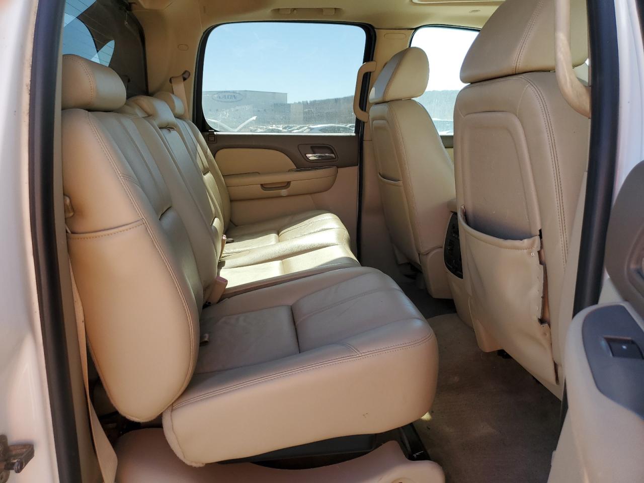 2009 Chevrolet Avalanche - Image 10