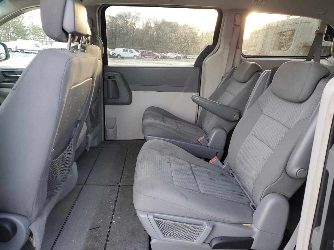 2010 Chrysler Town & Country - Image 11