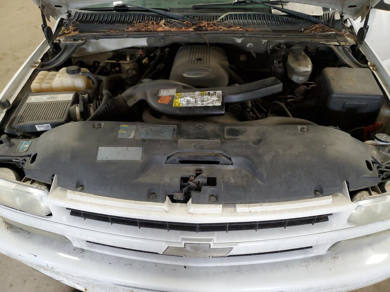 2003 Chevrolet Suburban - Image 12