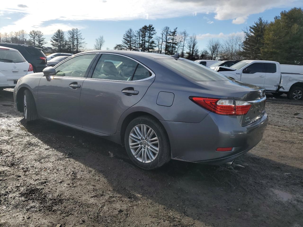 2014 Lexus ES - Image 2