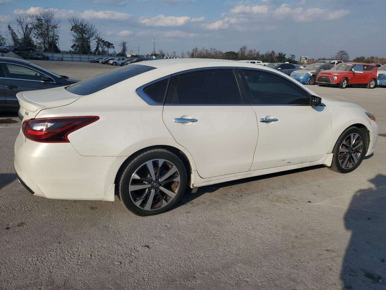 2017 Nissan Altima - Image 3