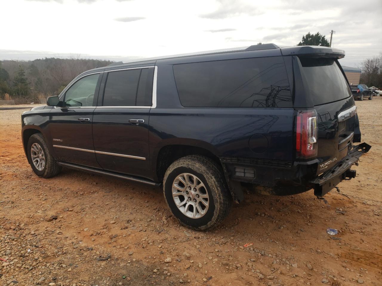 2017 GMC Yukon - Image 2