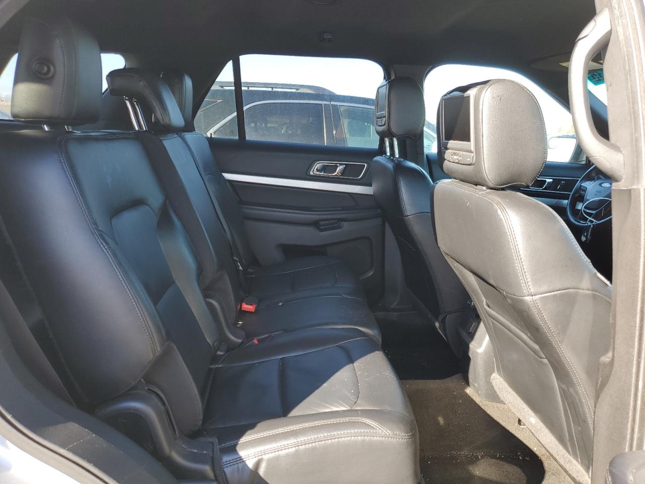 2016 Ford Explorer - Image 11