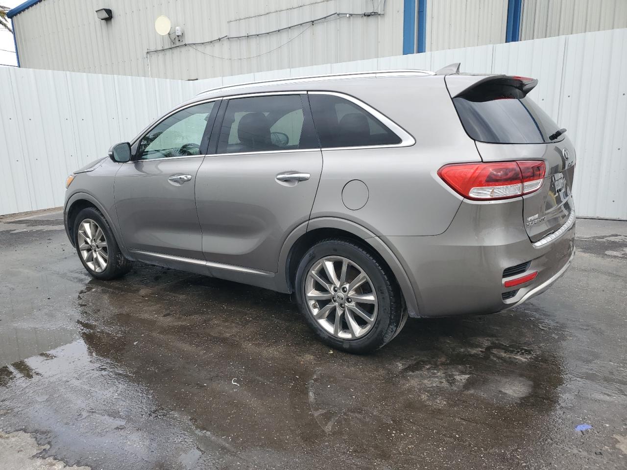 2017 Kia Sorento - Image 2