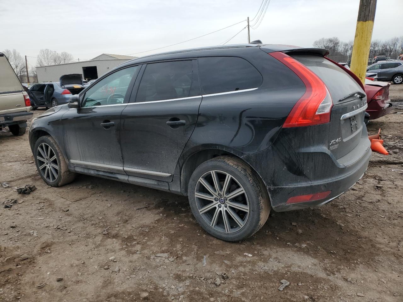 2017 Volvo XC60 - Image 2