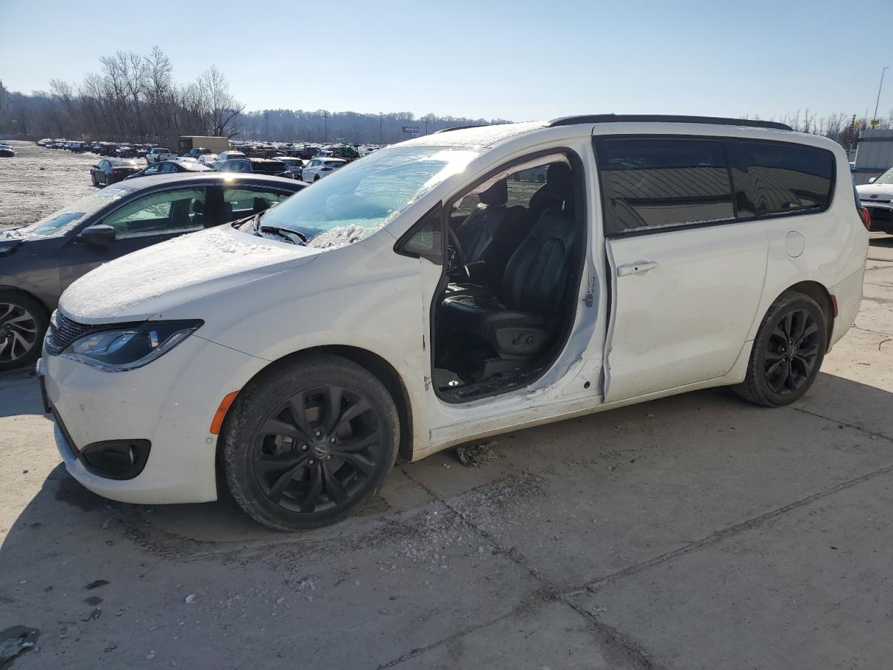 2020 Chrysler Pacifica - Image 1