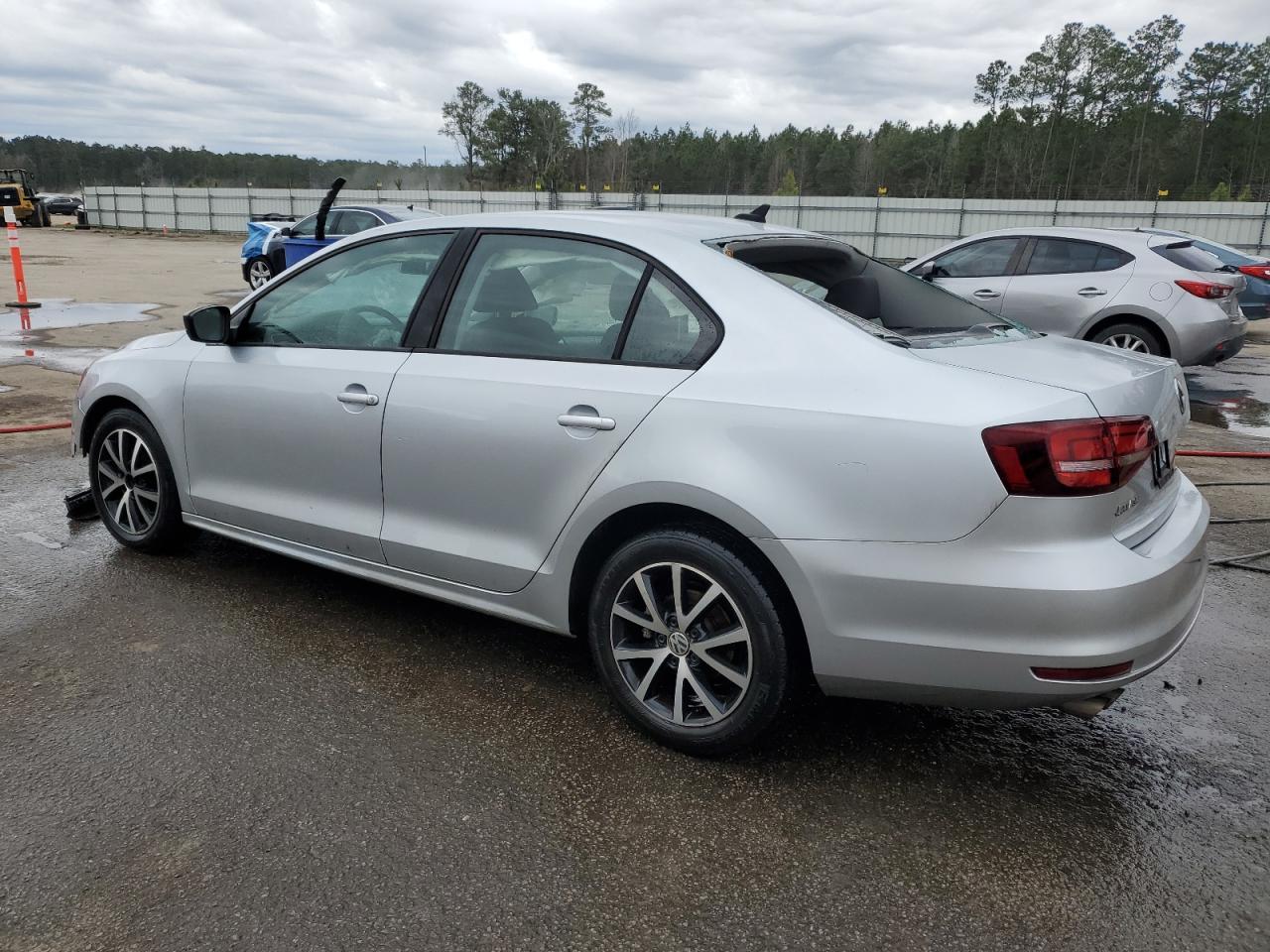 2016 Volkswagen Jetta - Image 2