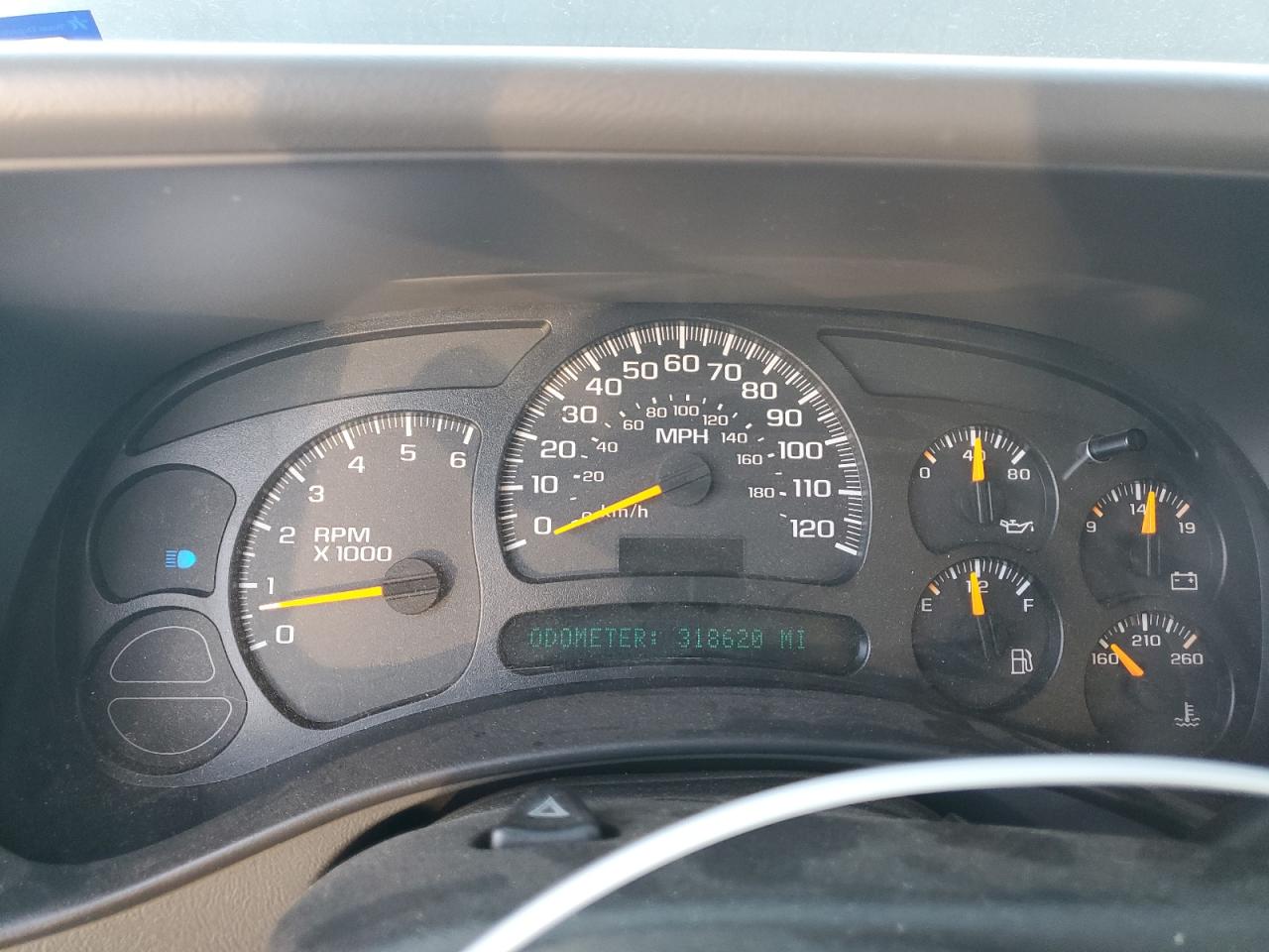 2004 Chevrolet Tahoe - Image 9