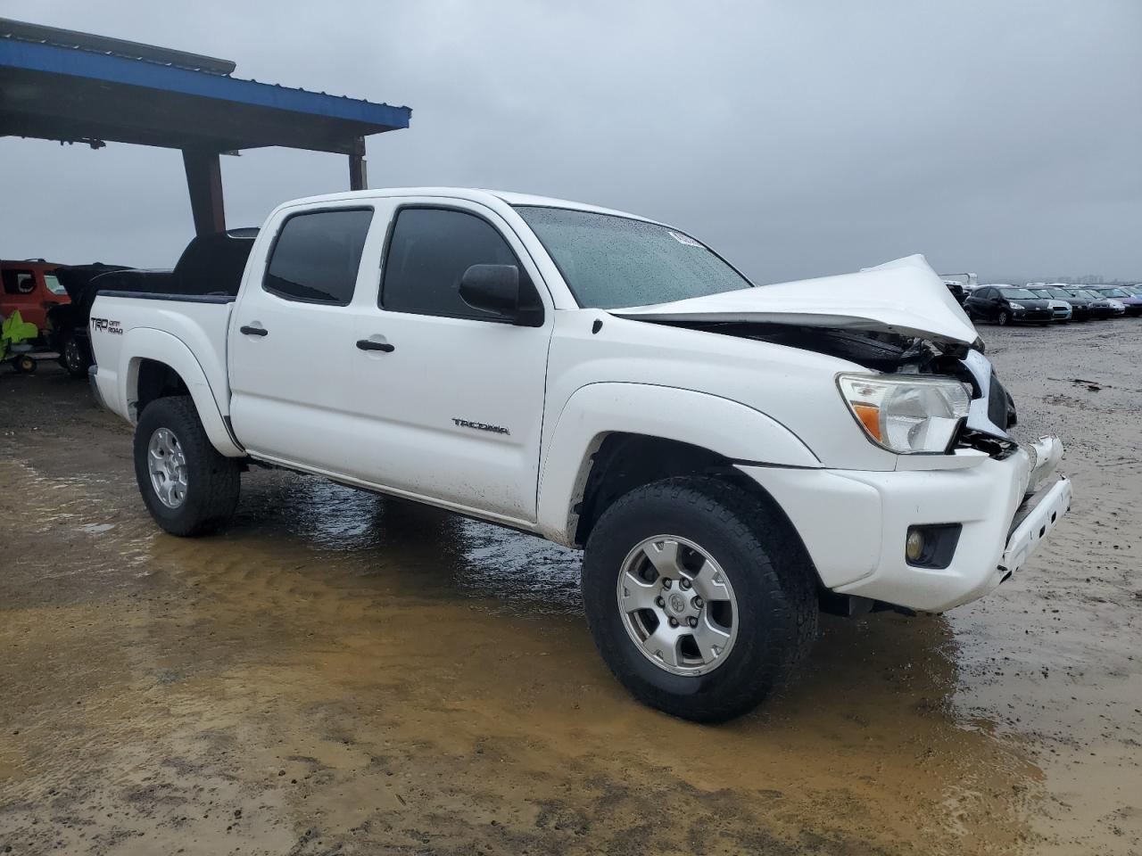 2015 Toyota Tacoma - Image 4