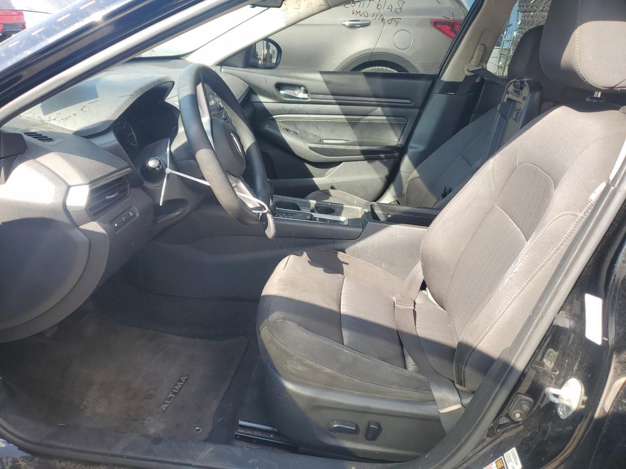2020 Nissan Altima - Image 7