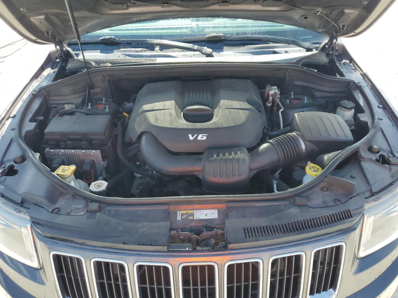 2014 Jeep Grand Cherokee - Image 12