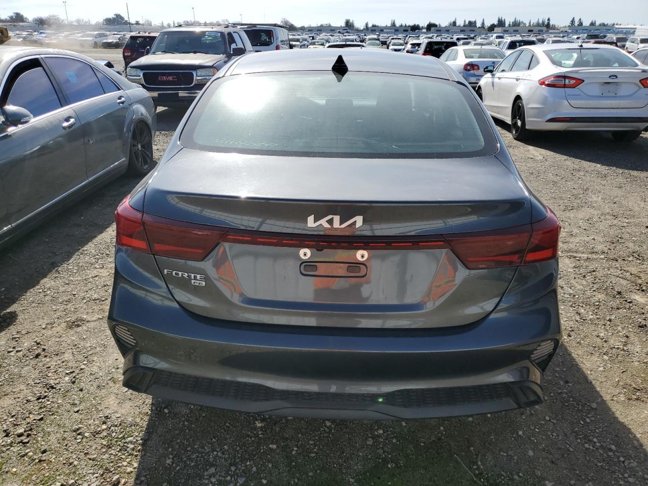 2022 Kia Forte - Image 6