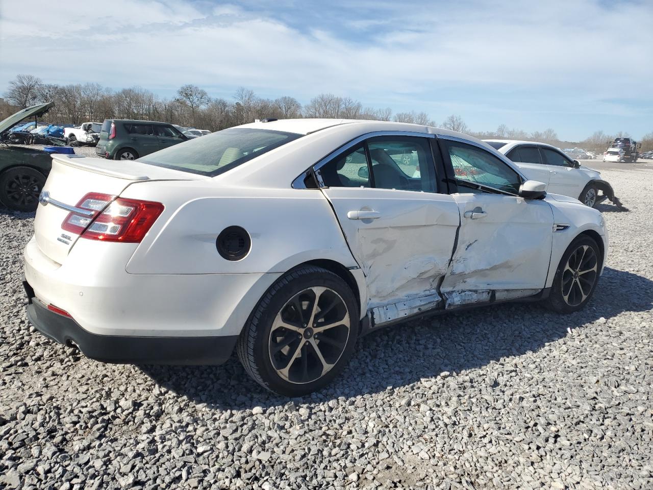 2015 Ford Taurus - Image 3