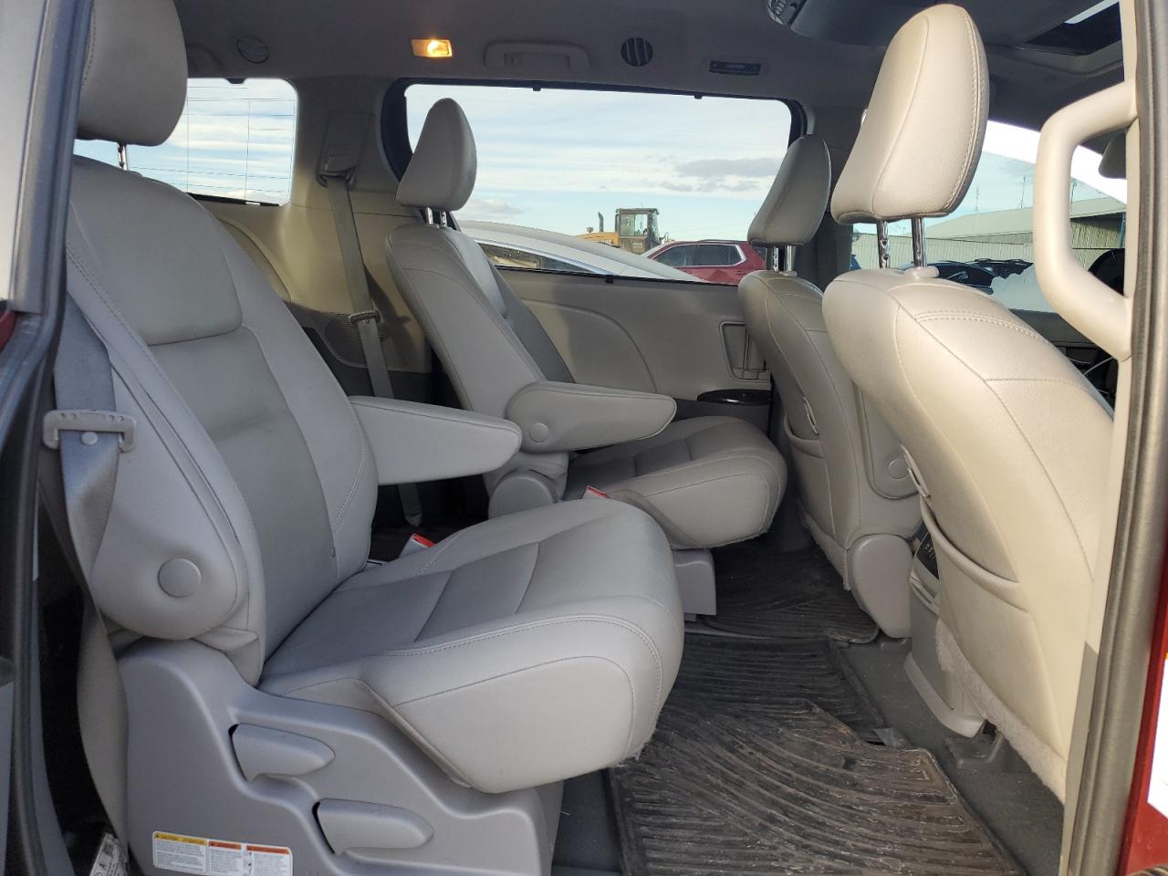 2020 Toyota Sienna - Image 11