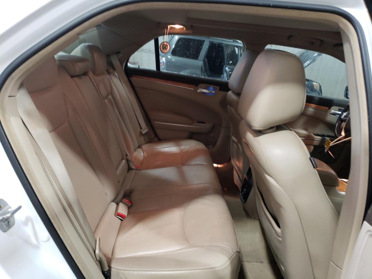2012 Chrysler 300 - Image 10