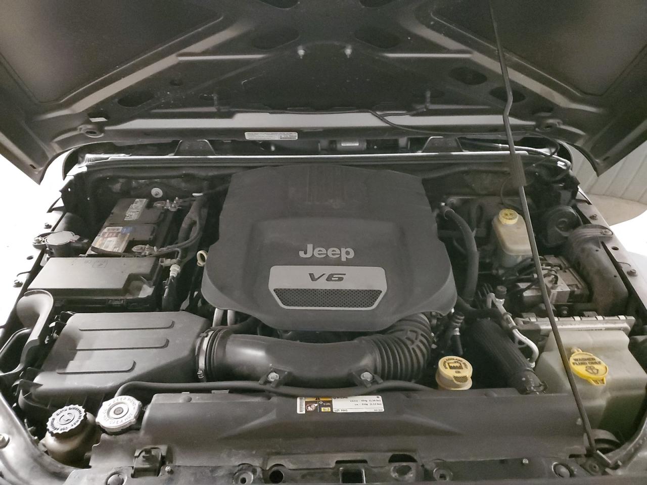 2014 Jeep Wrangler - Image 12