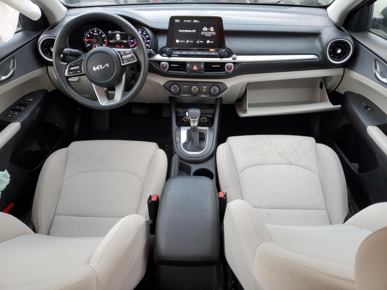 2022 Kia Forte - Image 8