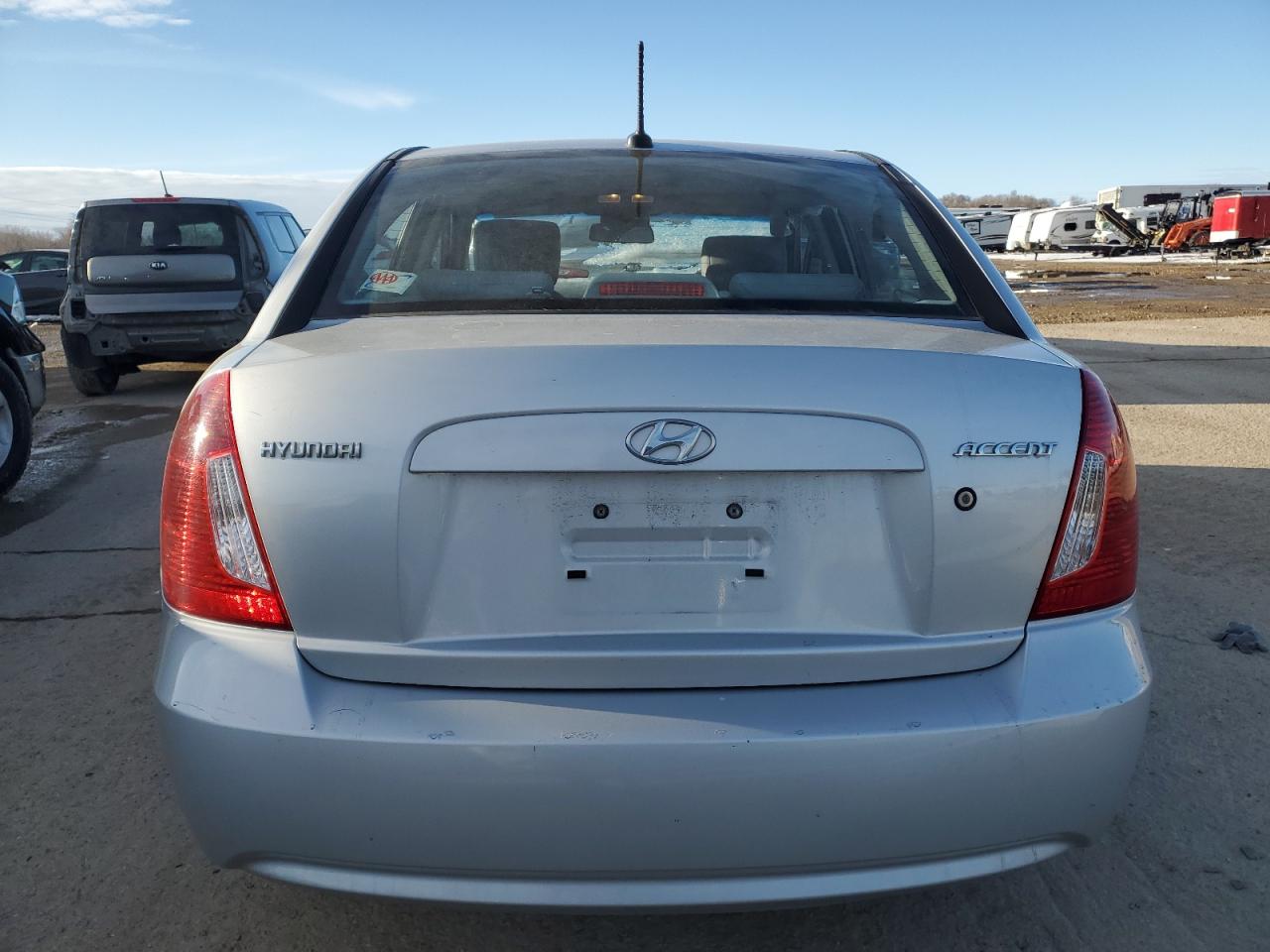 2010 Hyundai Accent - Image 6