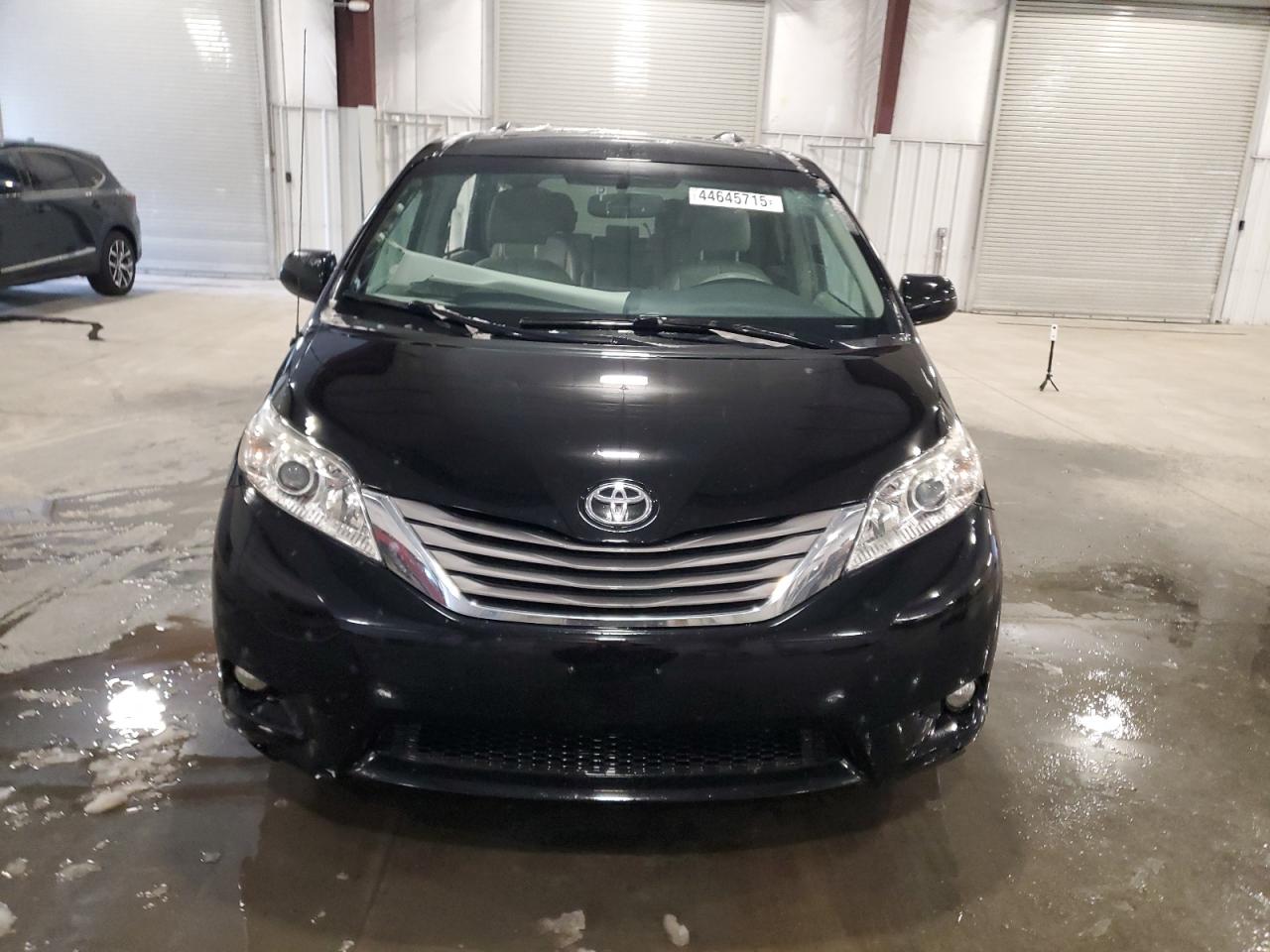 2014 Toyota Sienna - Image 5