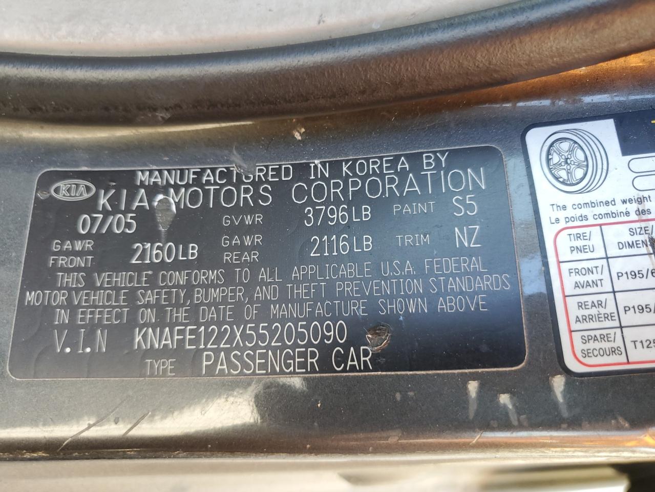 2005 Kia Spectra - Image 12
