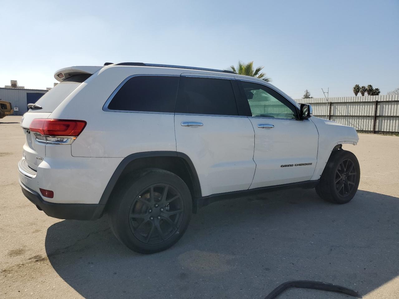 2017 Jeep Grand Cherokee - Image 3