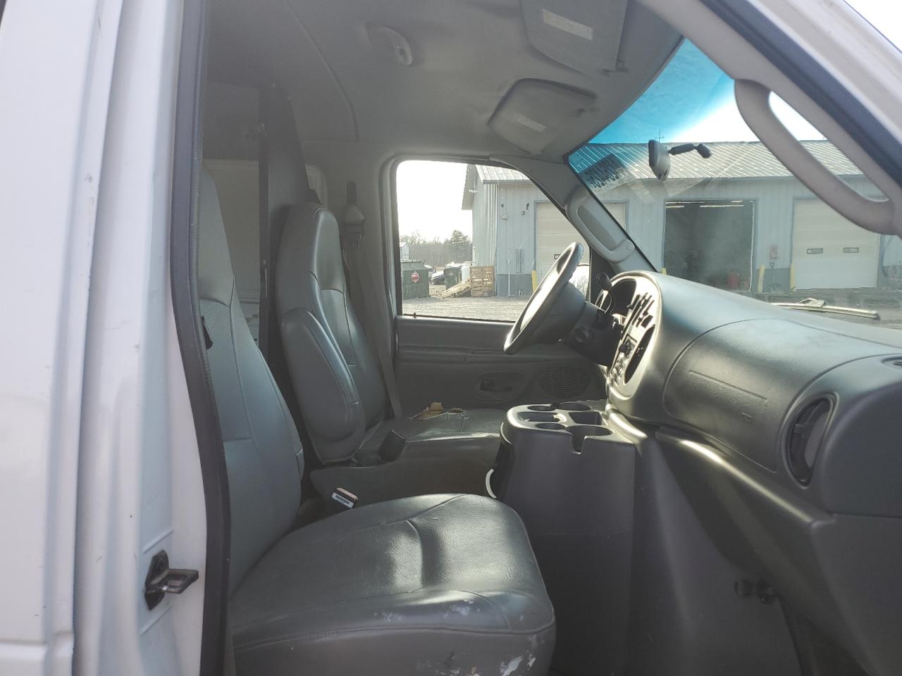 2004 Ford Econoline - Image 11