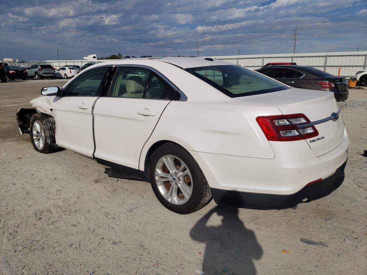 2016 Ford Taurus - Image 2
