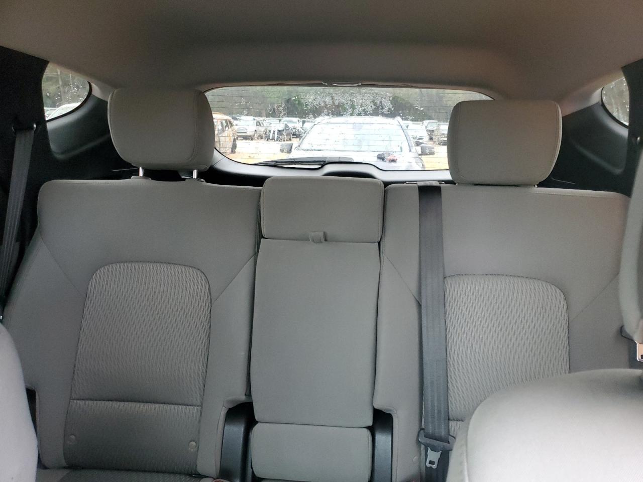 2017 Hyundai Santa Fe - Image 10