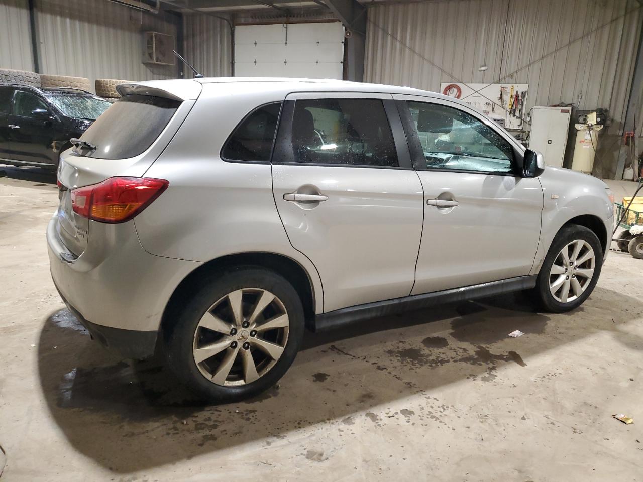 2015 Mitsubishi Outlander - Image 3