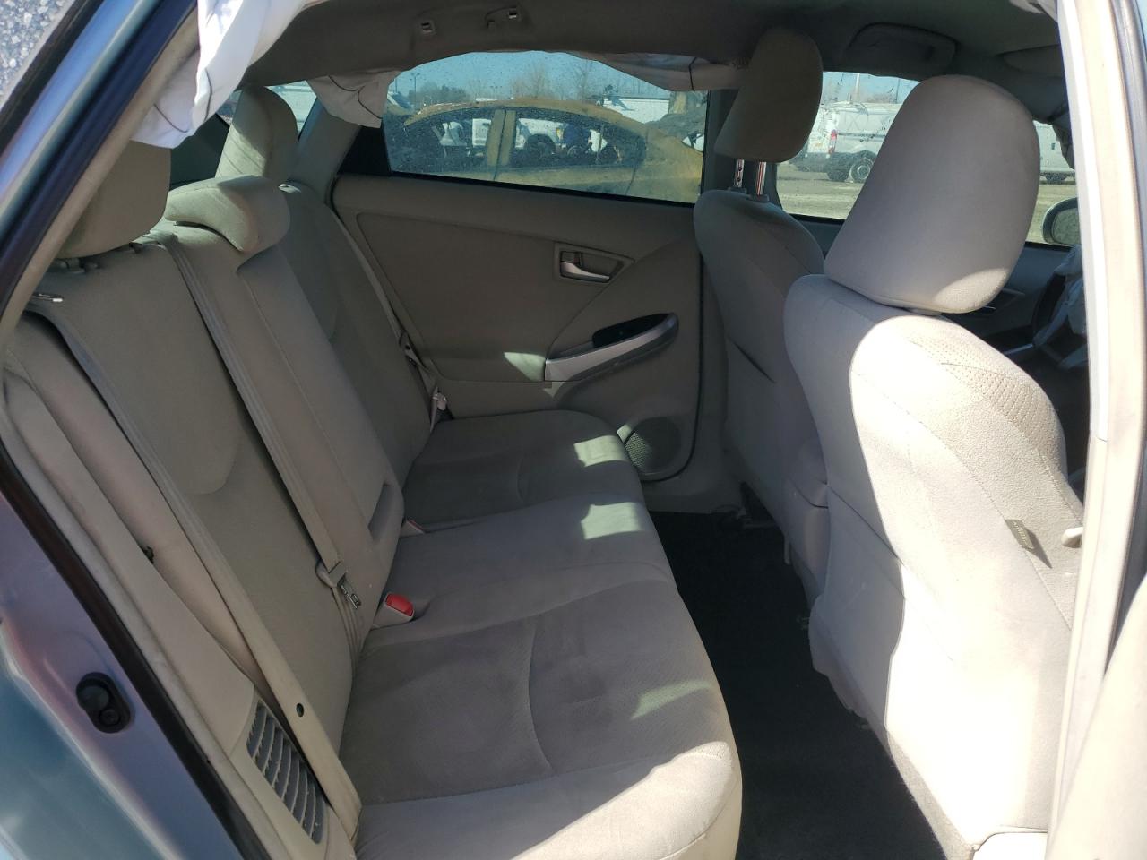 2015 Toyota Prius - Image 11