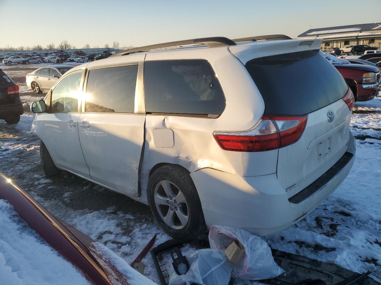 2015 Toyota Sienna - Image 2