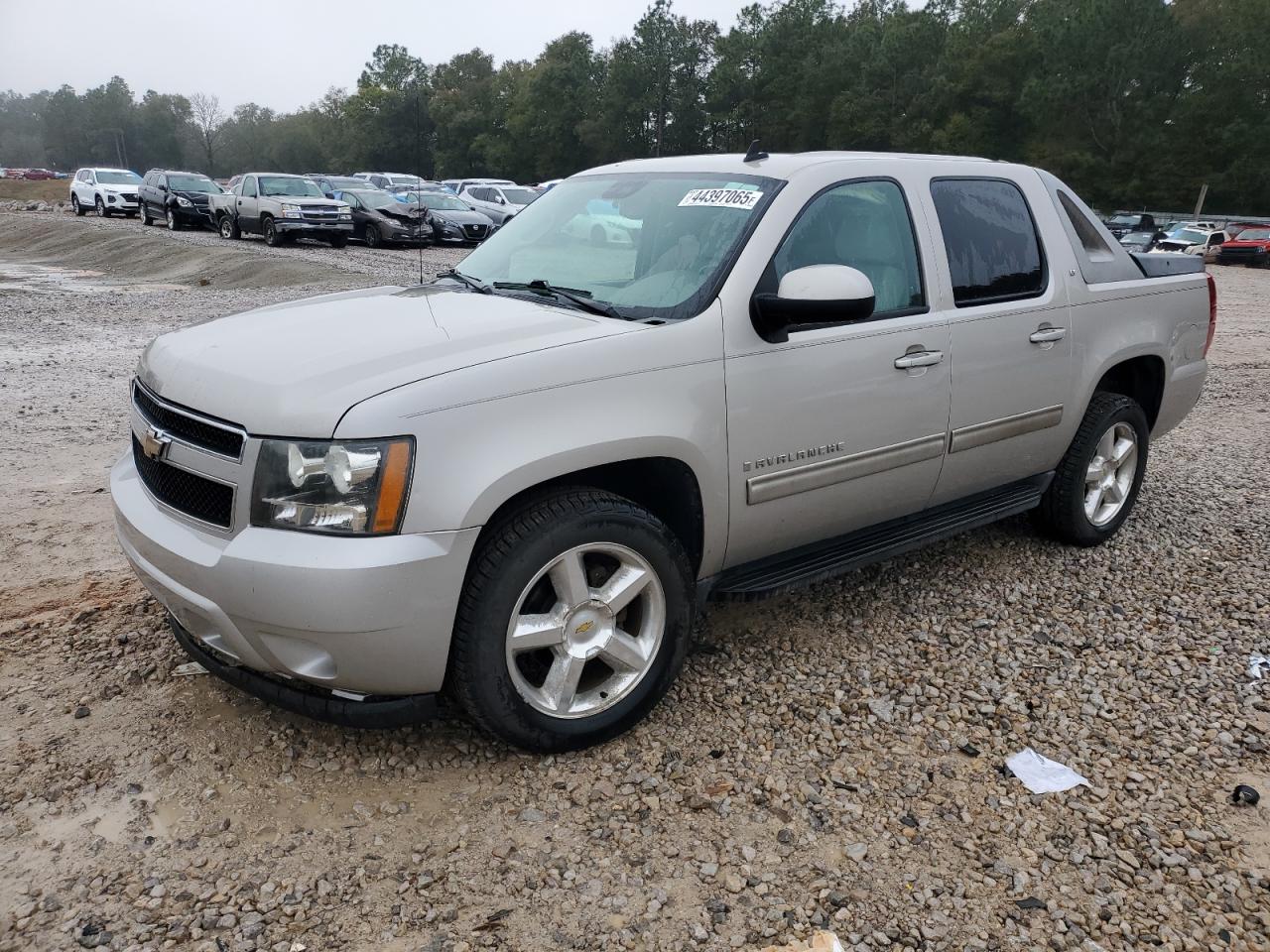 2009 Chevrolet Avalanche - Image 1
