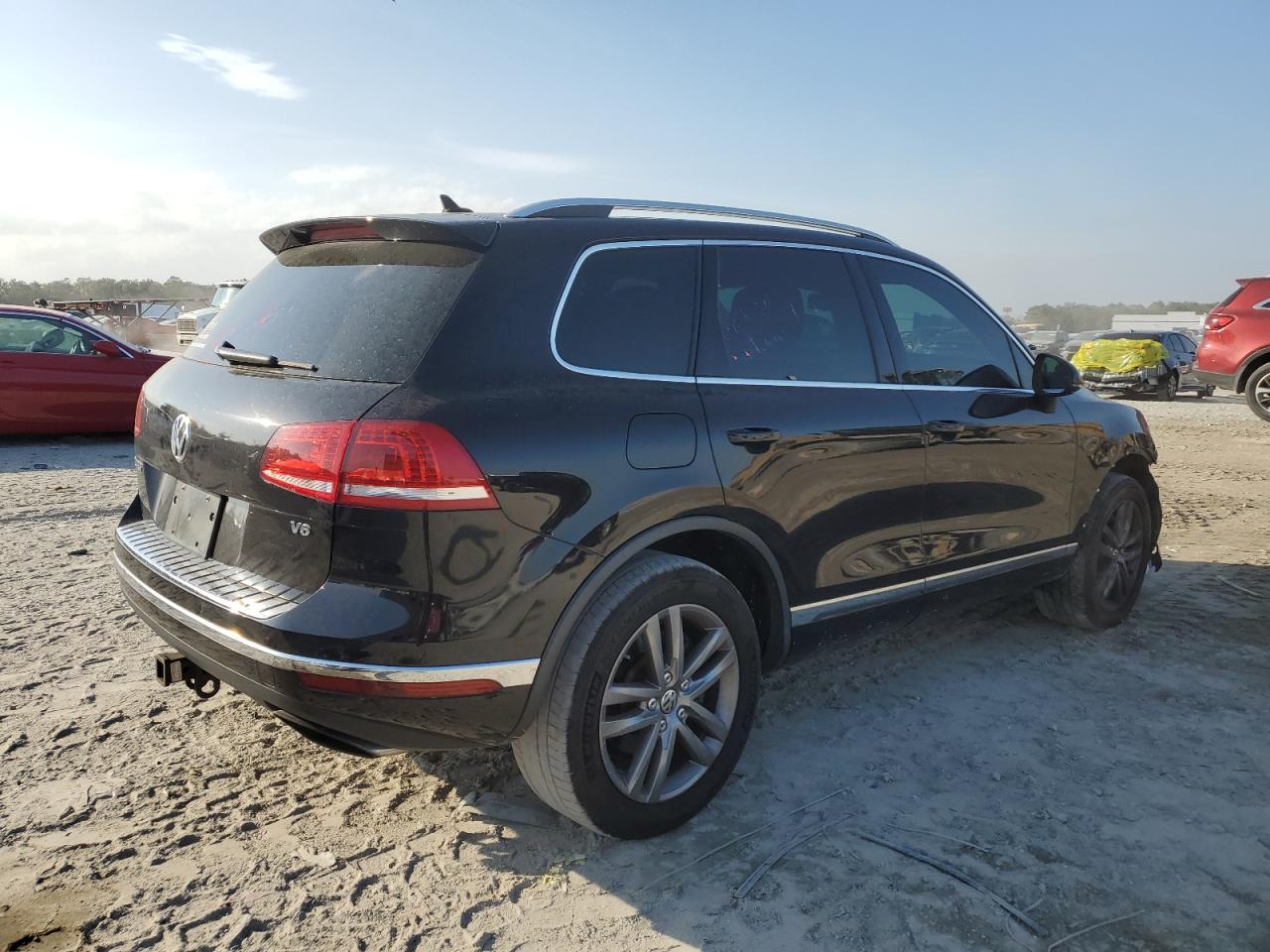 2016 Volkswagen Touareg - Image 3