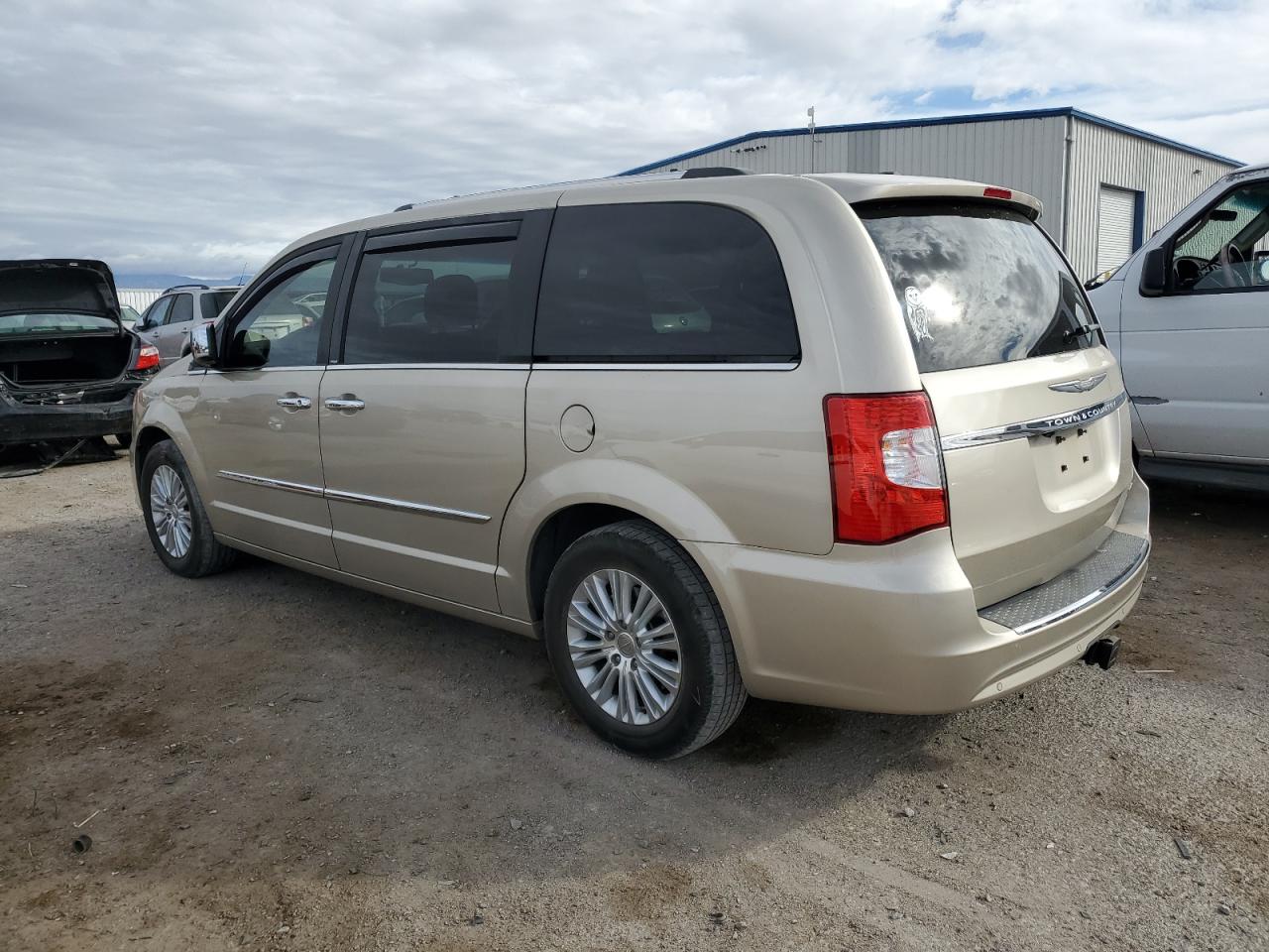 2014 Chrysler Town & Country - Image 2