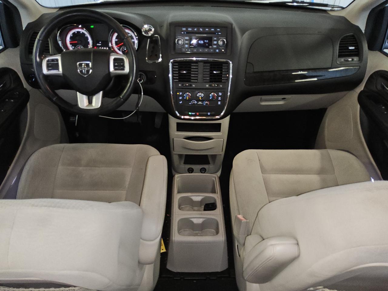 2015 Dodge Caravan - Image 8