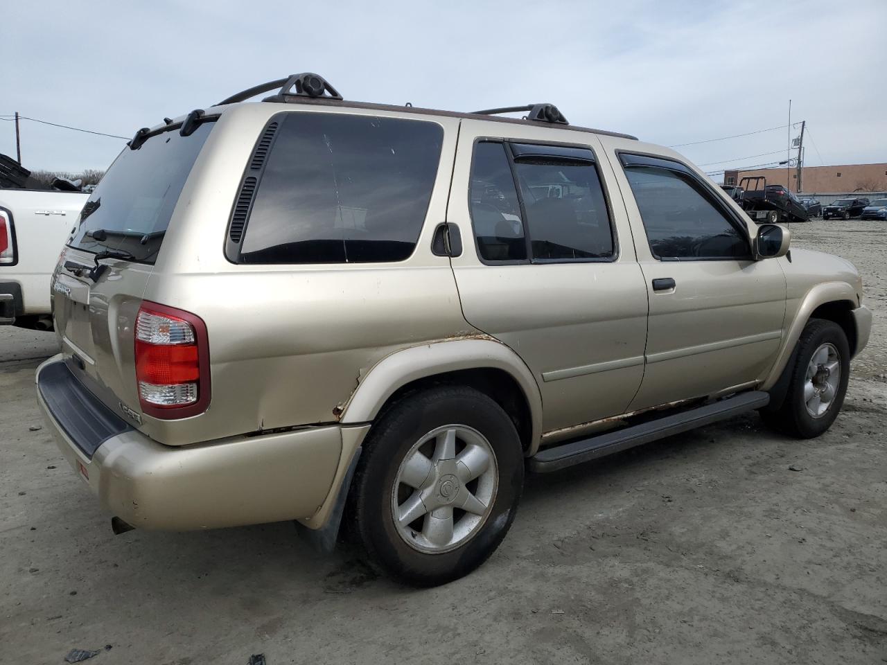 2001 Nissan Pathfinder - Image 3