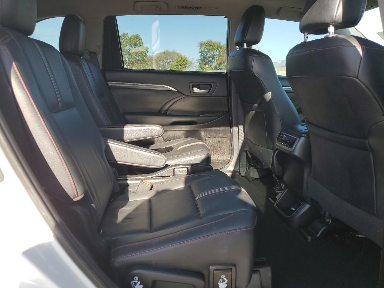 2019 Toyota Highlander - Image 11