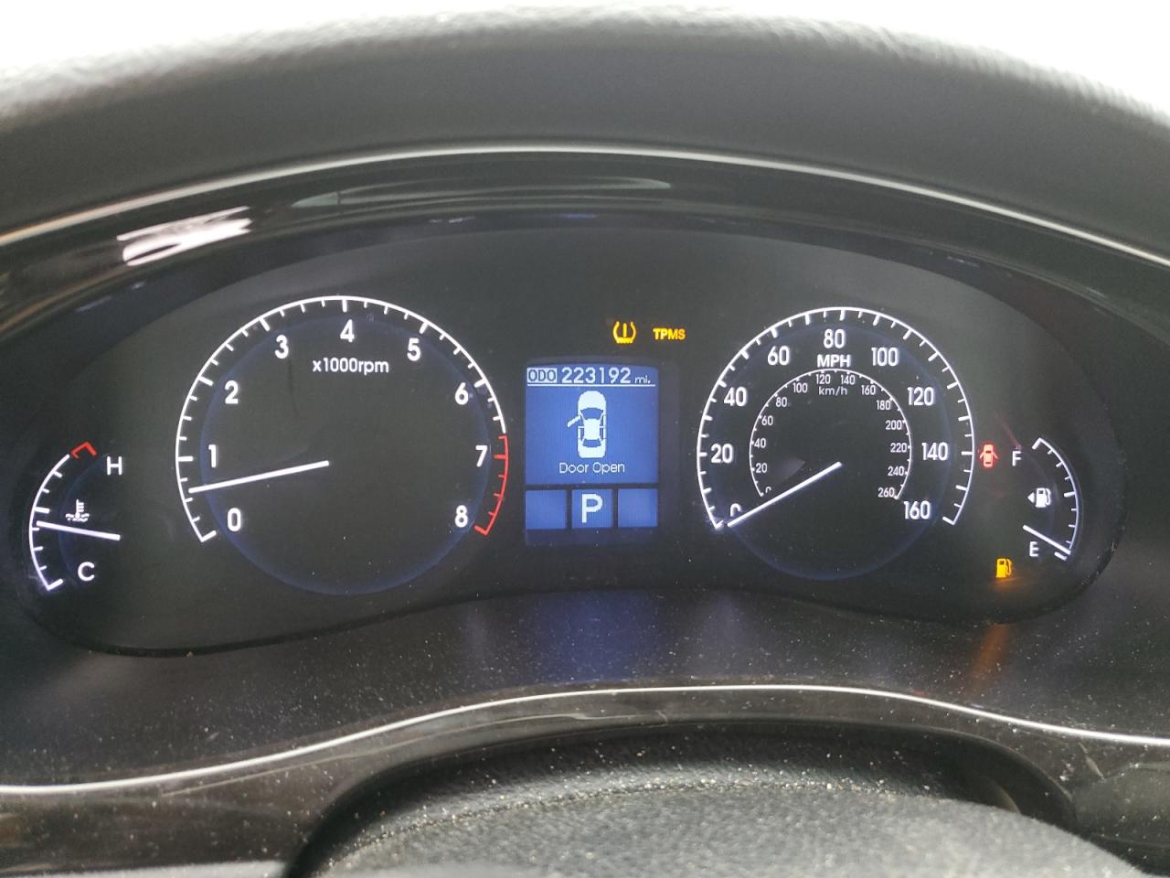 2014 Hyundai Genesis - Image 9