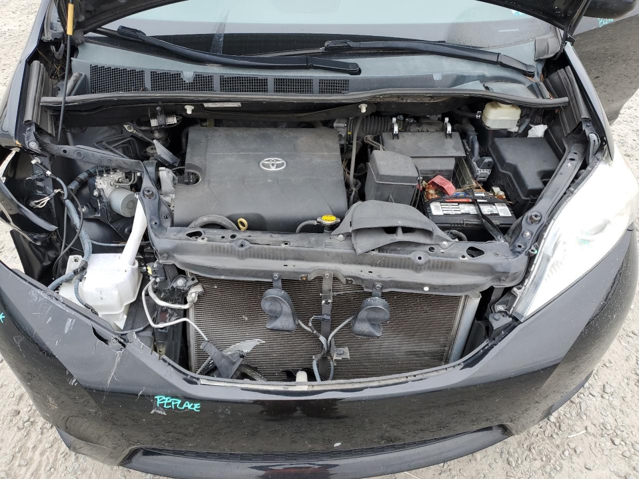 2015 Toyota Sienna - Image 12