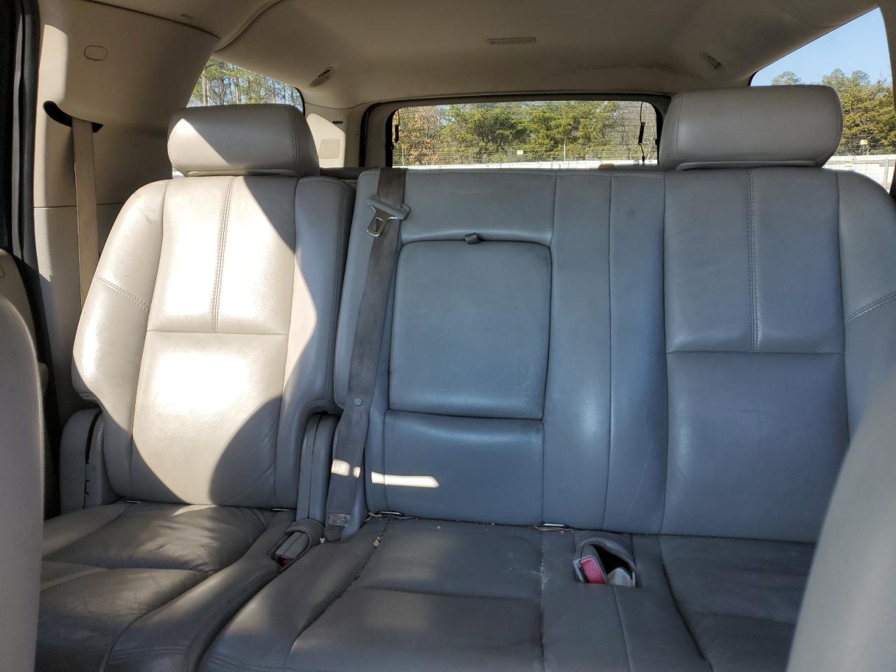2007 Chevrolet Suburban - Image 10
