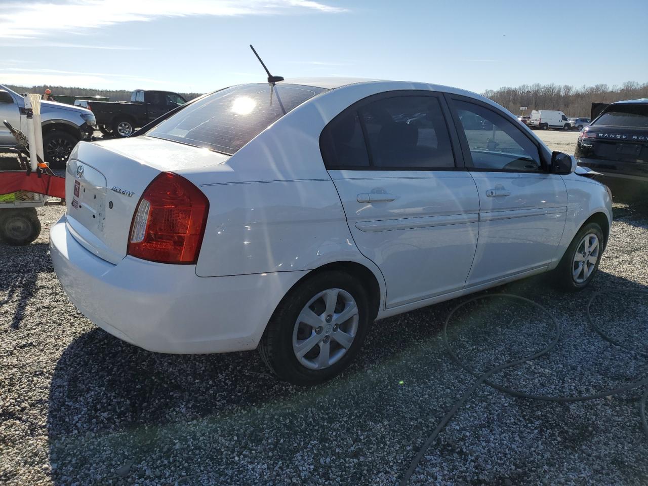 2010 Hyundai Accent - Image 3