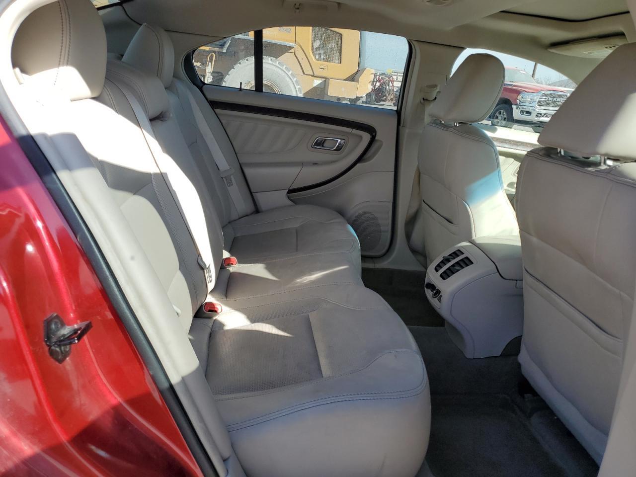 2011 Ford Taurus - Image 10