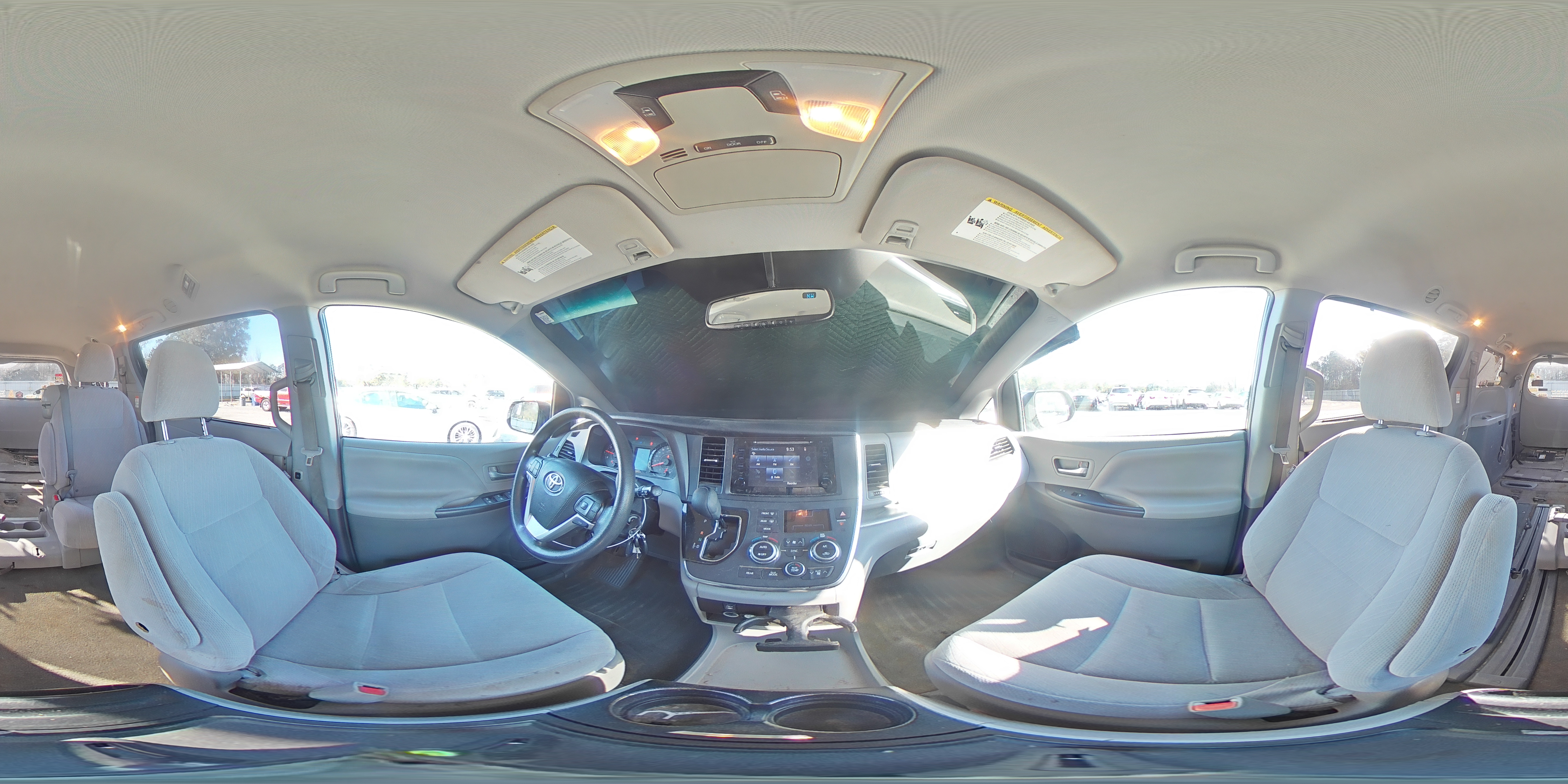 2017 Toyota Sienna - Image 13