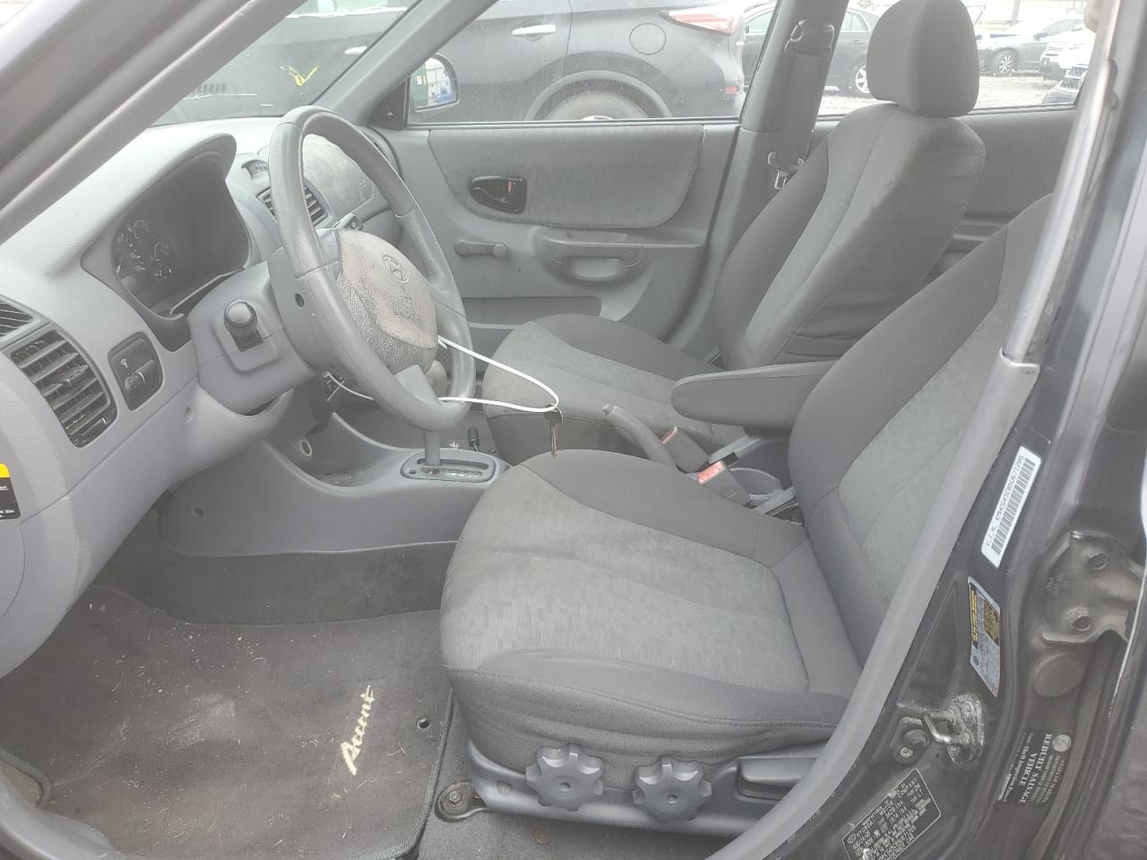 2005 Hyundai Accent - Image 7
