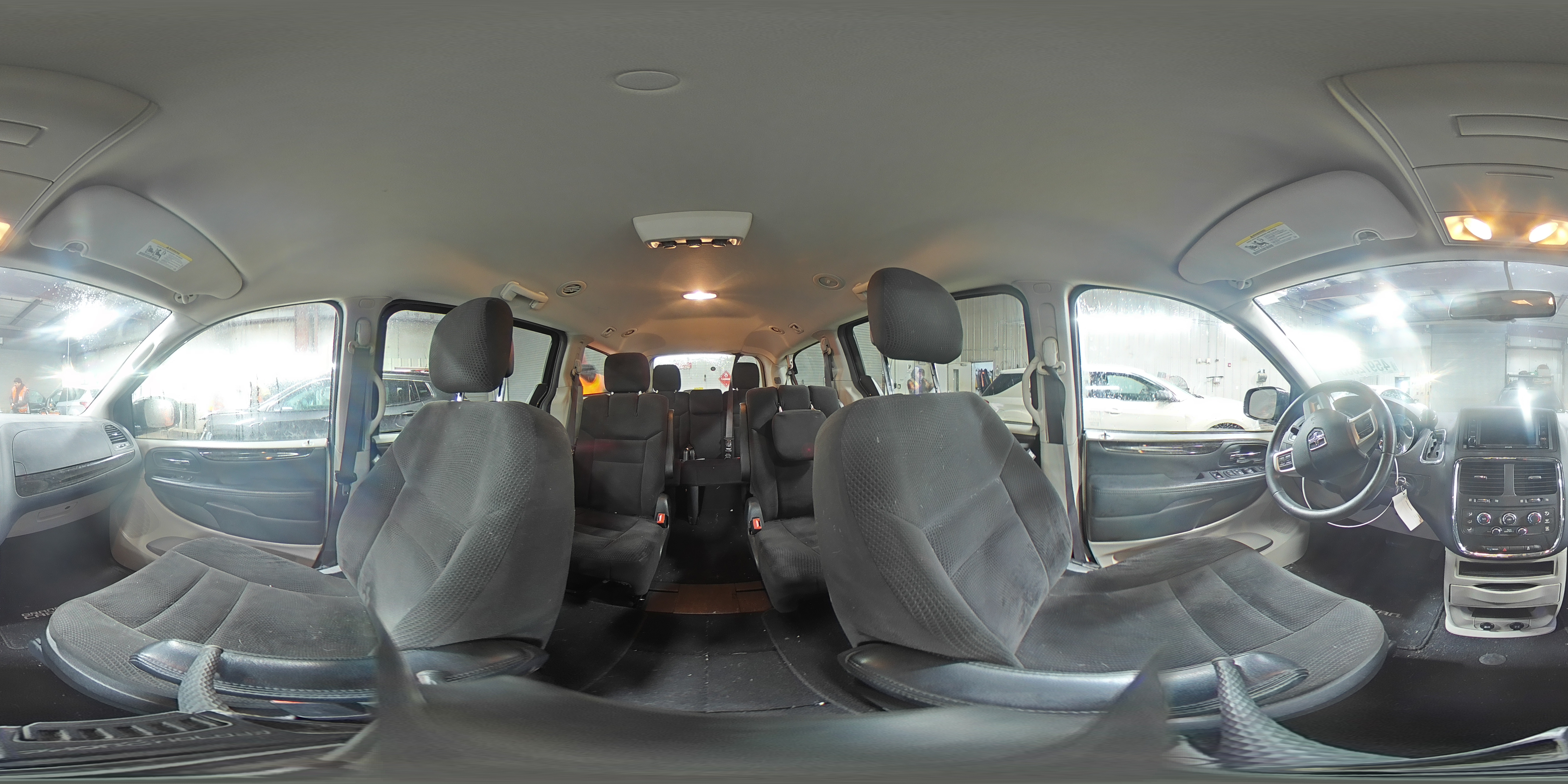 2017 Dodge Caravan - Image 15