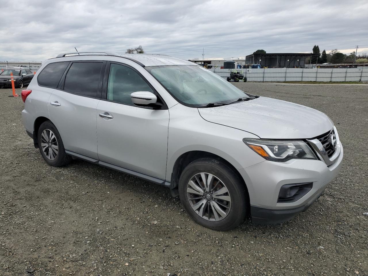 2017 Nissan Pathfinder - Image 4