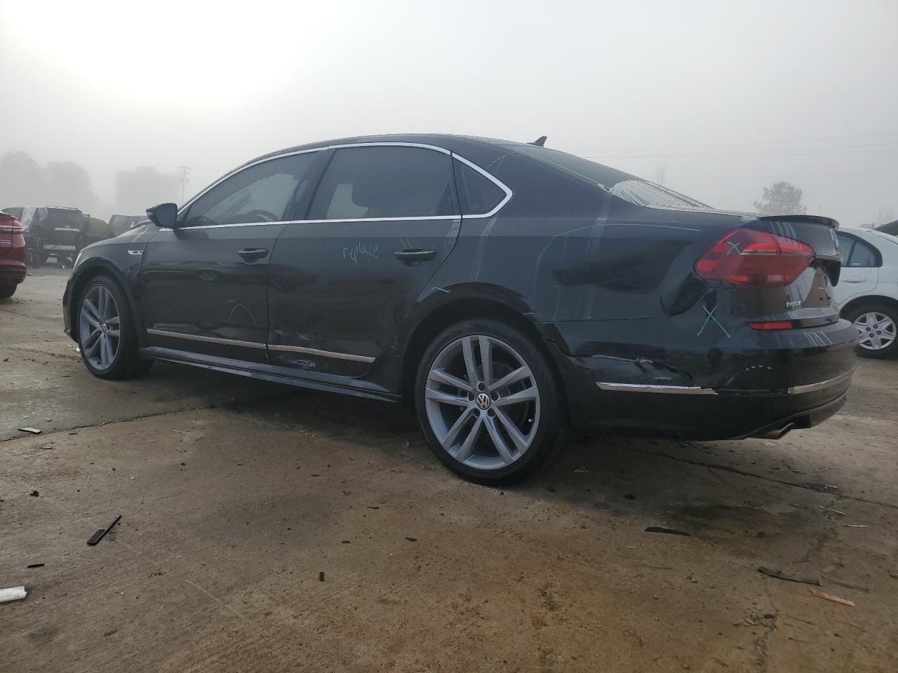 2019 Volkswagen Passat - Image 2
