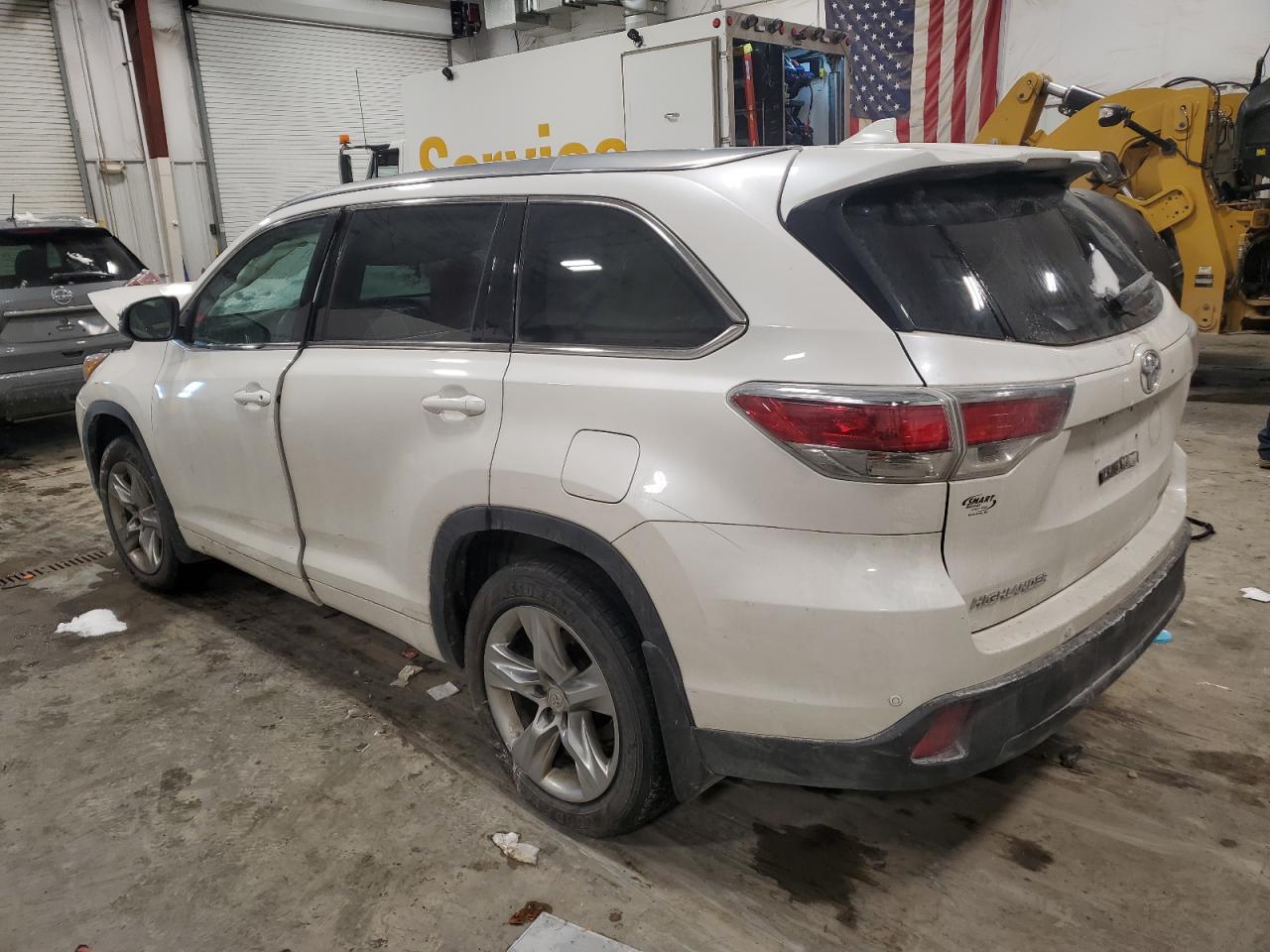 2015 Toyota Highlander - Image 2